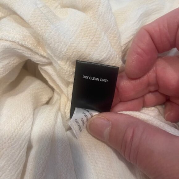 Torrid Women's White Tan Striped Crochet trim Flutter Sleeve top size 2/ 18-20 - Picture 7 of 7